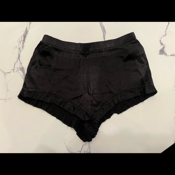 NWT Black Ruffle Shorts - Picture 2 of 3